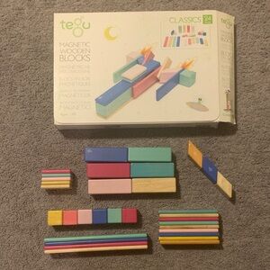 33 Tegu Magnetic Wooden Building Blocks